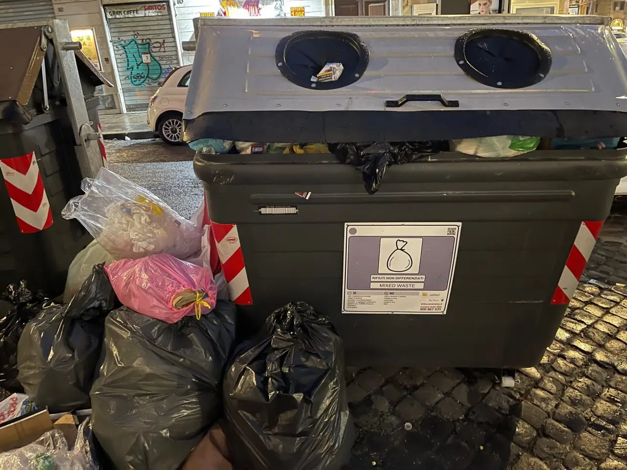 Allarme rifiuti pericolosi: non buttare mai questa sostanza comune nel cestino